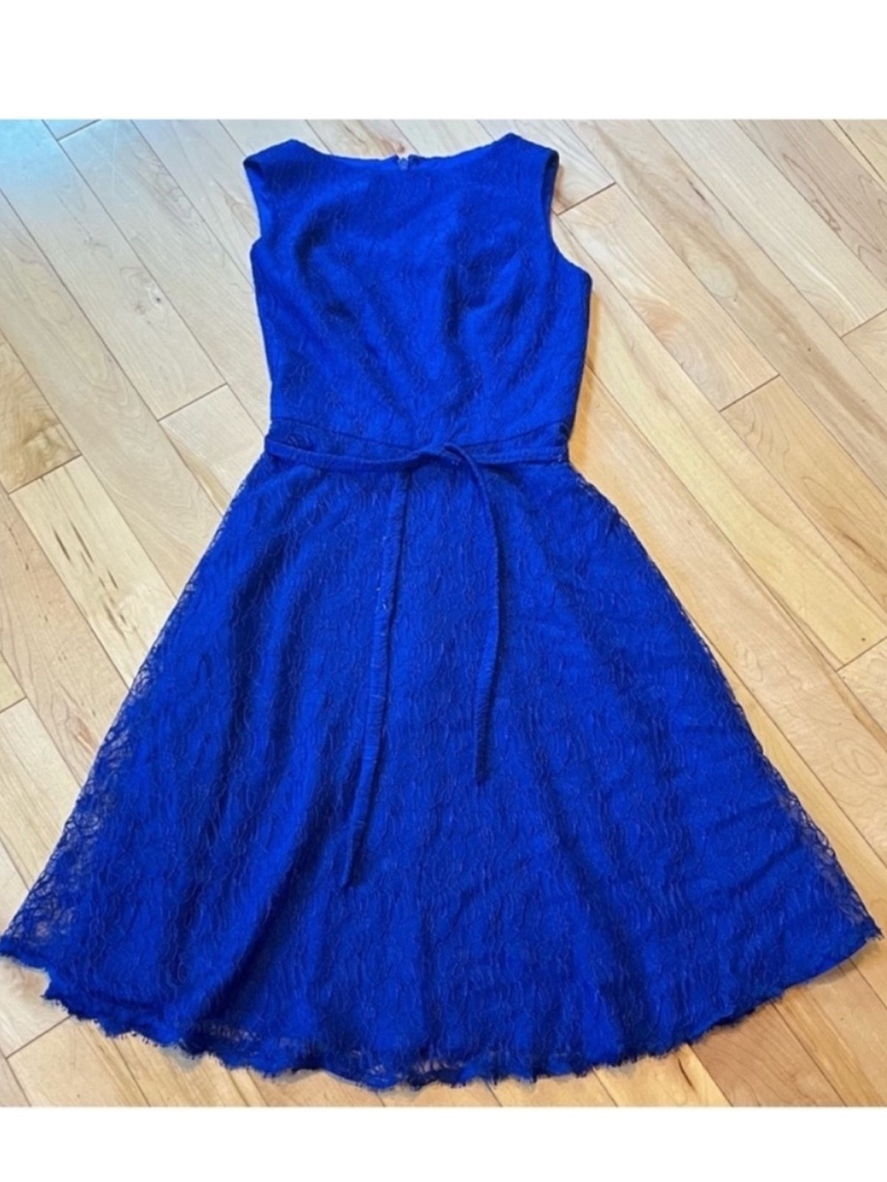 Monique Lhuillier sleeveless blue lace overlay dress size six (6)
